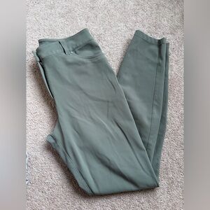 LULULEMON Green Pants - Size 6/8 fitting